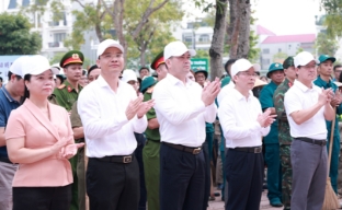 Lãnh đạo tỉnh dự Lễ ra quân hưởng ứng phong trào “Toàn dân chung tay bảo vệ môi trường, vì một Việt Nam xanh - sạch - đẹp”